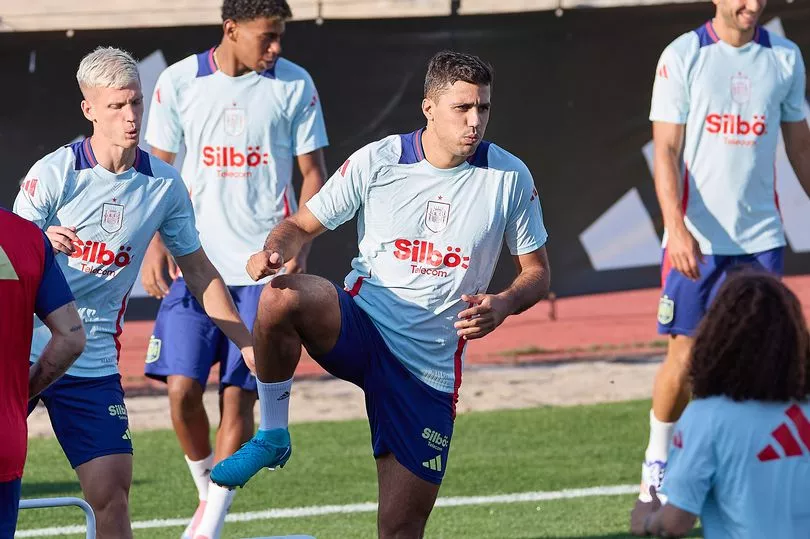 “Spain Boss Drops Bombshell Message to Man City: Rodri Set to Play Despite Fitness Concerns!”