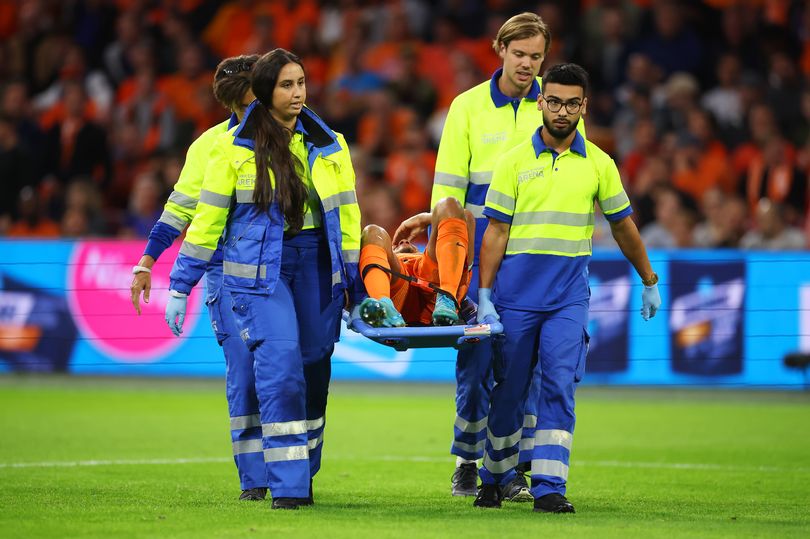 “Disaster for Man City as Star Player Breaks Down in Tears After Being Stretchered Off in International Clash!”