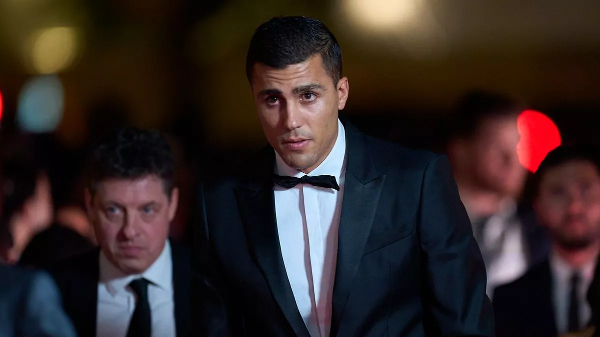 “Rodri Shares Secret Call from Real Madrid Icon After Ballon d’Or Triumph Sparks Controversy”