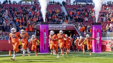 “Illinois Unveils Game-Changing Helmet Design for Historic Citrus Bowl Clash with South Carolina!”