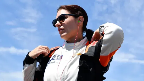 “Katherine Legge Joins Elite Club: Every Woman Who’s Raced in the NASCAR Cup Series!”