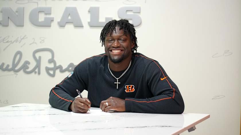 “Bengals Sign South Carolina’s Demetrius Knight Jr. to Record-Breaking Rookie Deal”