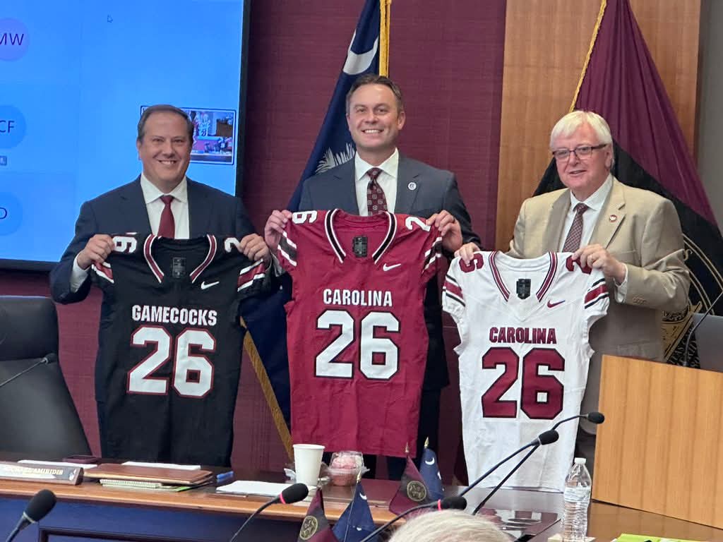 “Gamecocks Ditch Under Armour: $75 Million Nike Deal Set to Transform South Carolina Athletics”