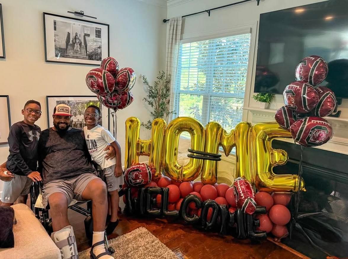“South Carolina DL Coach Travian Robertson Released From Hospital, Recovering at Home With Family”