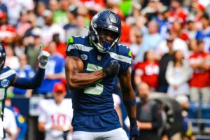 40328500_web1_L1-Seahawks-Emmanwori-EDH-250910_1