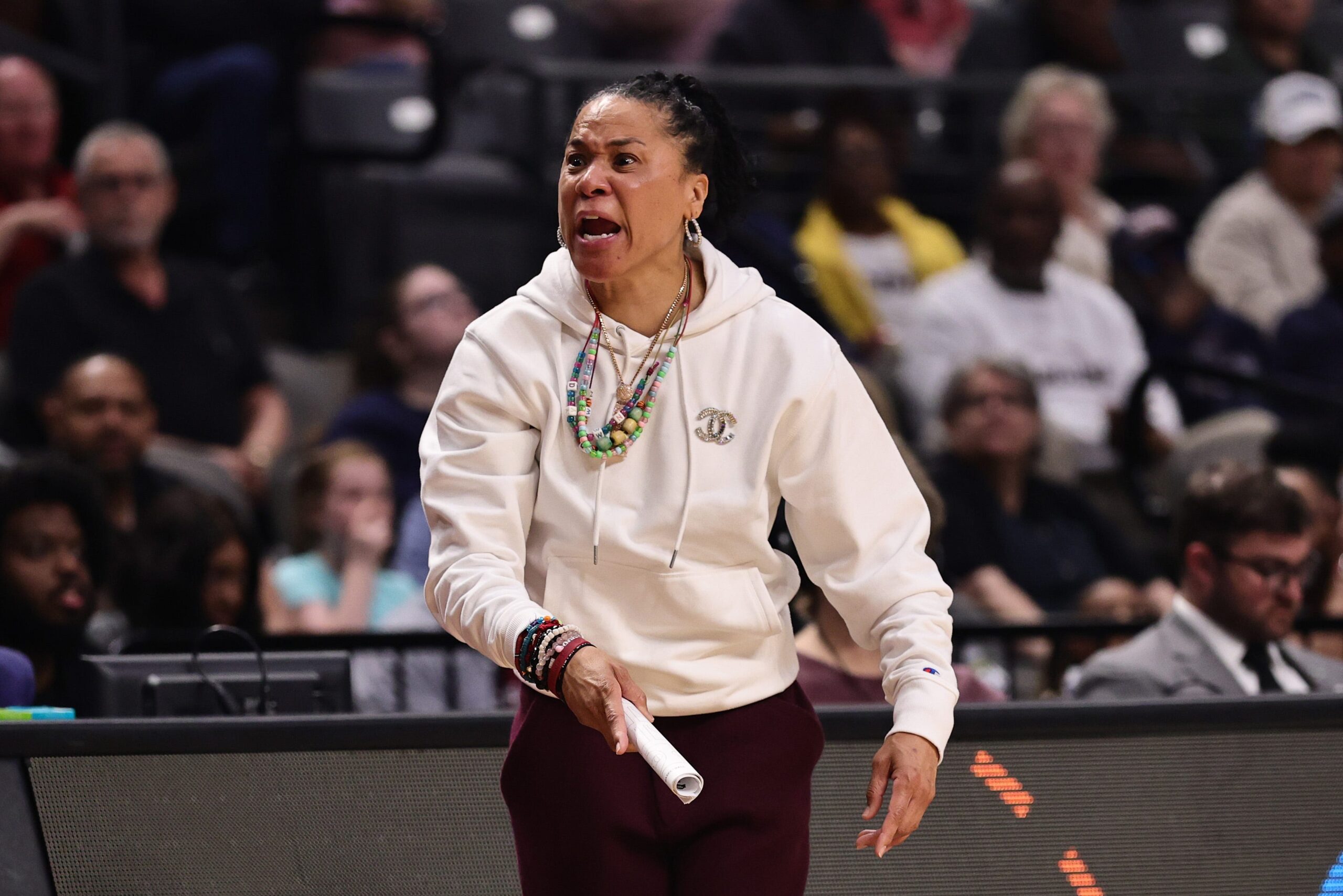 Loyalty or Overreach? Dawn Staley’s Defense of Laeticia Amihere Ignites a Larger Conversation About WNBA Media Coverage